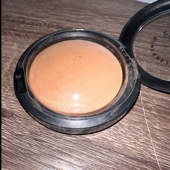 MAC Cosmetics‎ medium dark MINERALIZE SKINFINISH NATURAL - Picture 2 of 4